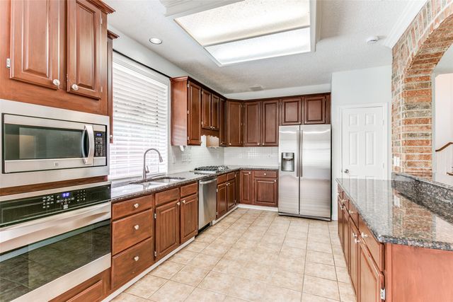 2410 Bowie Lane, Grapevine, TX 76051
