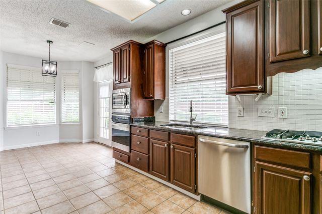2410 Bowie Lane, Grapevine, TX 76051