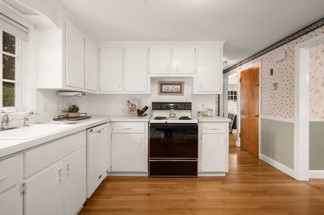 8 Irving St, Danvers, MA 01923
