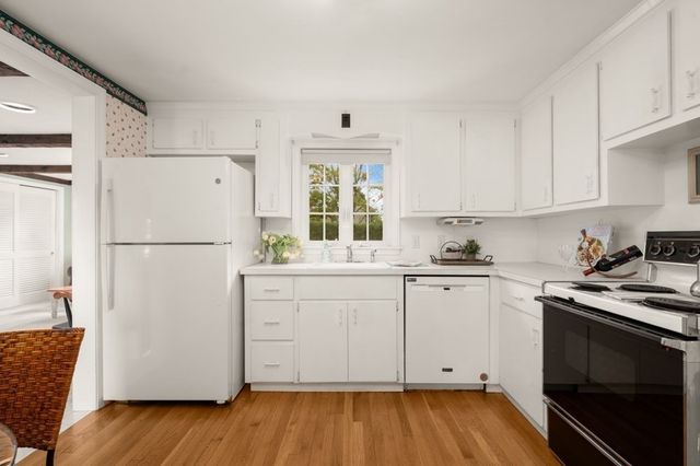 8 Irving St, Danvers, MA 01923