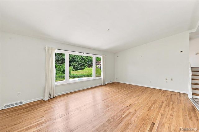980 Sandhurst Road, Bloomfield Charter Township, MI 48302