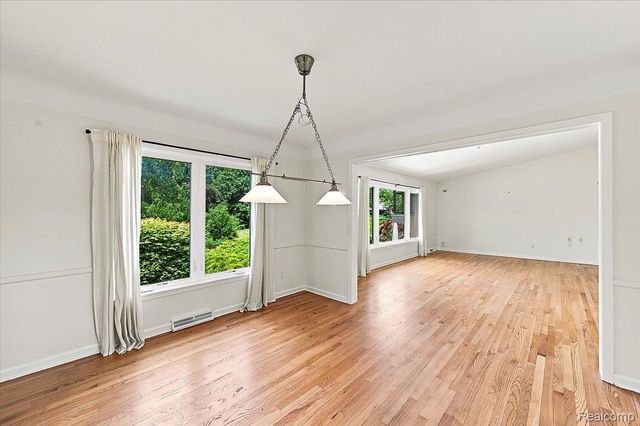 980 Sandhurst Road, Bloomfield Charter Township, MI 48302