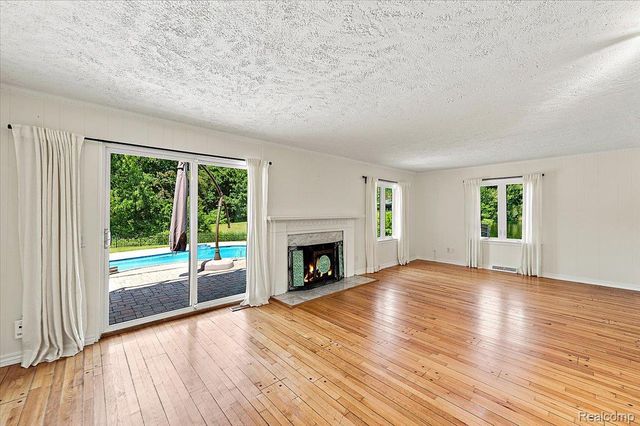 980 Sandhurst Road, Bloomfield Charter Township, MI 48302