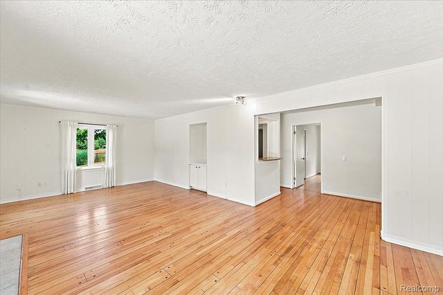 980 Sandhurst Road, Bloomfield Charter Township, MI 48302