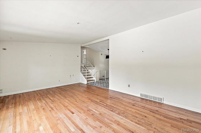 980 Sandhurst Road, Bloomfield Charter Township, MI 48302