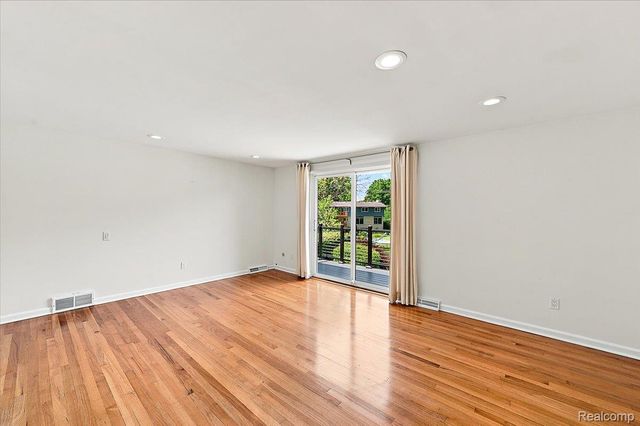 980 Sandhurst Road, Bloomfield Charter Township, MI 48302