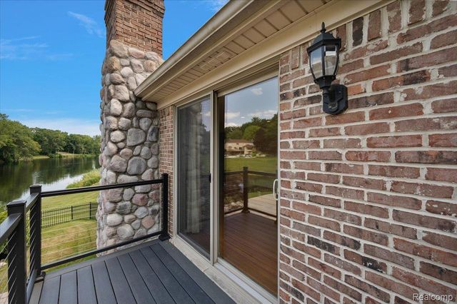 980 Sandhurst Road, Bloomfield Charter Township, MI 48302