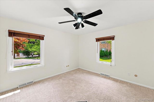 980 Sandhurst Road, Bloomfield Charter Township, MI 48302