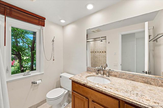 980 Sandhurst Road, Bloomfield Charter Township, MI 48302