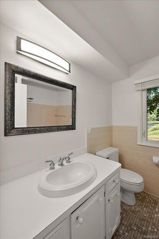 980 Sandhurst Road, Bloomfield Charter Township, MI 48302