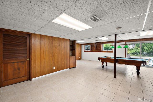 980 Sandhurst Road, Bloomfield Charter Township, MI 48302