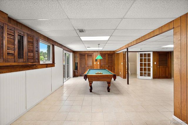 980 Sandhurst Road, Bloomfield Charter Township, MI 48302