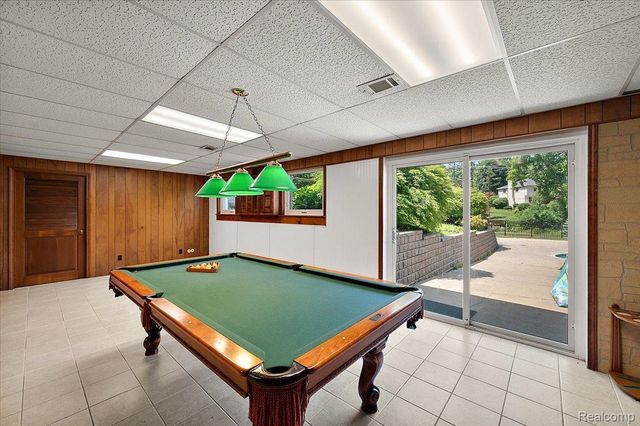 980 Sandhurst Road, Bloomfield Charter Township, MI 48302