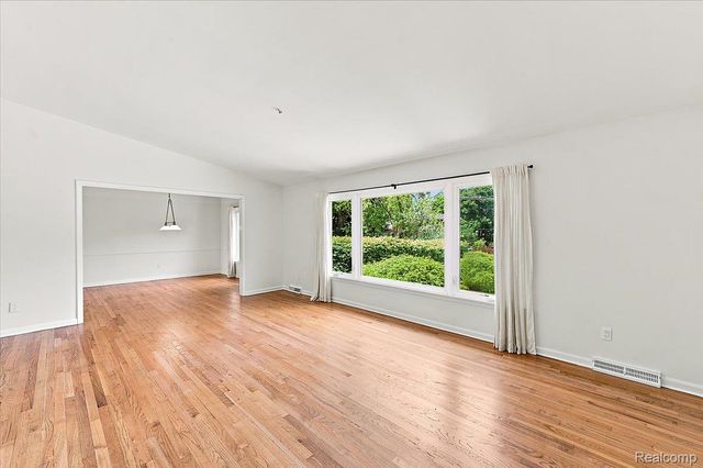 980 Sandhurst Road, Bloomfield Charter Township, MI 48302