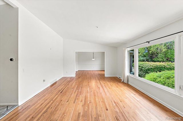 980 Sandhurst Road, Bloomfield Charter Township, MI 48302