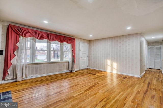 4605 OXFORD RD, Harrisburg, PA 17109