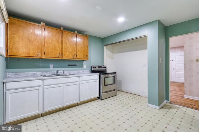 4605 OXFORD RD, Harrisburg, PA 17109