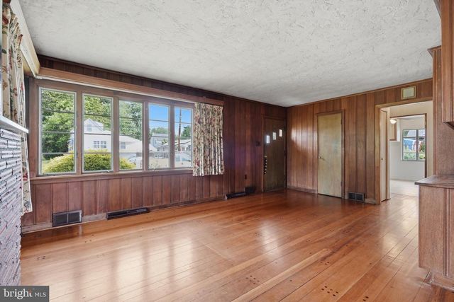 112 ERIE AVE, Barrington, NJ 08007