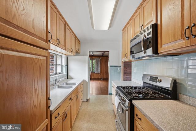 112 ERIE AVE, Barrington, NJ 08007