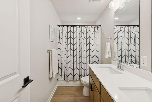 14548 Twin Lakes Circle, Burnsville, MN 55306