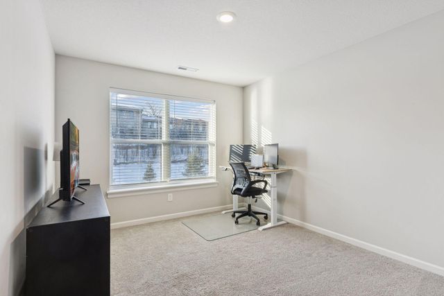 14548 Twin Lakes Circle, Burnsville, MN 55306