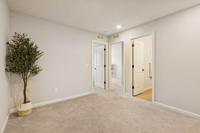 14548 Twin Lakes Circle, Burnsville, MN 55306