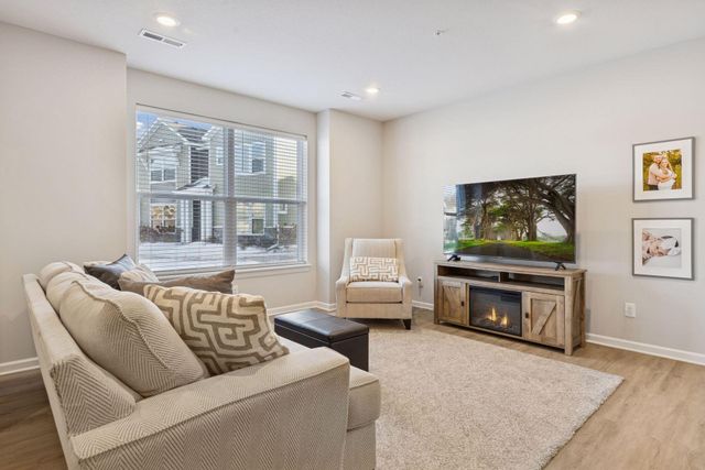 14548 Twin Lakes Circle, Burnsville, MN 55306