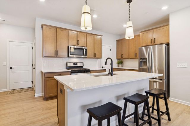 14548 Twin Lakes Circle, Burnsville, MN 55306