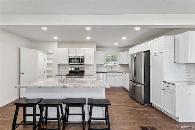 6333 N Beck Road, Canton, MI 48187