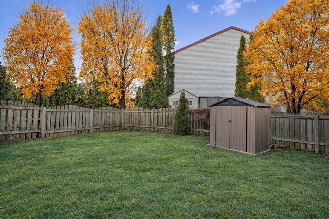 1215 Robin Drive, Carol Stream, IL 60188