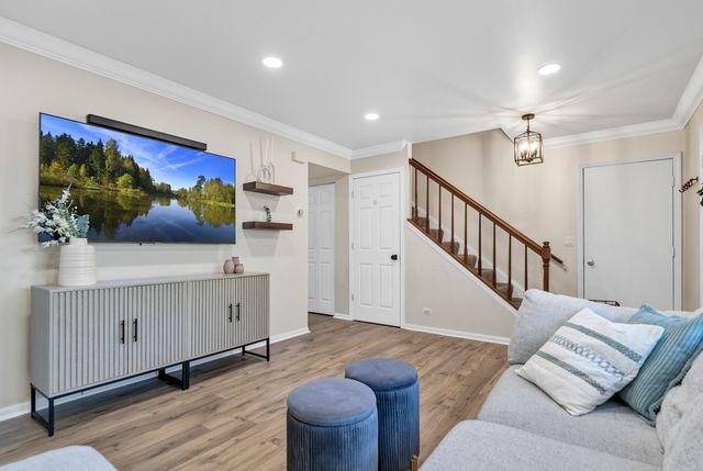 1215 Robin Drive, Carol Stream, IL 60188