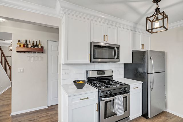 1215 Robin Drive, Carol Stream, IL 60188