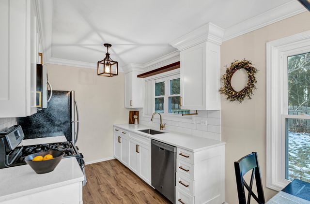 1215 Robin Drive, Carol Stream, IL 60188