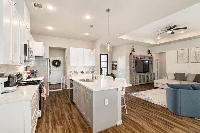 111 Fosters Branch Drive, Schulenburg, TX 78956