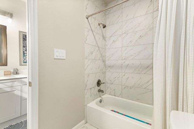 111 Fosters Branch Drive, Schulenburg, TX 78956