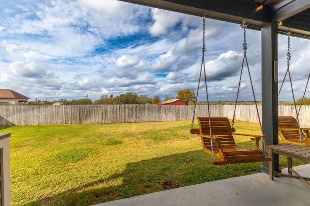 111 Fosters Branch Drive, Schulenburg, TX 78956