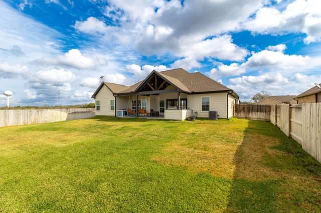 111 Fosters Branch Drive, Schulenburg, TX 78956