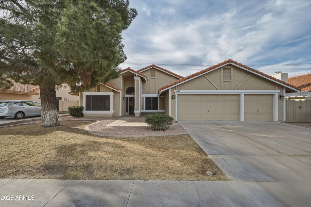 1455 E BRENTRUP Drive, Tempe, AZ 85283