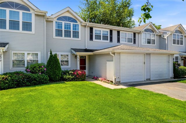 22 Indian Trace, Kings Park, NY 11754