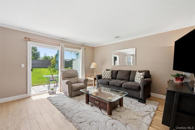22 Indian Trace, Kings Park, NY 11754