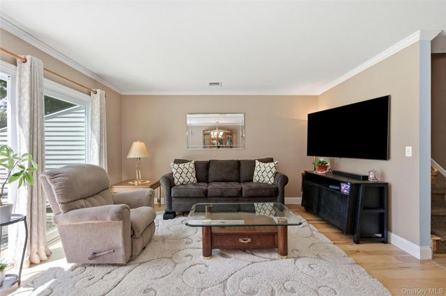 22 Indian Trace, Kings Park, NY 11754