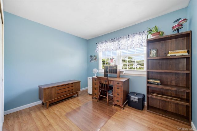 22 Indian Trace, Kings Park, NY 11754