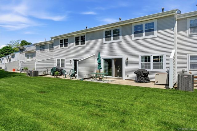 22 Indian Trace, Kings Park, NY 11754