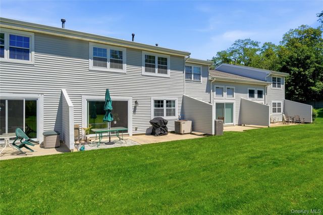 22 Indian Trace, Kings Park, NY 11754