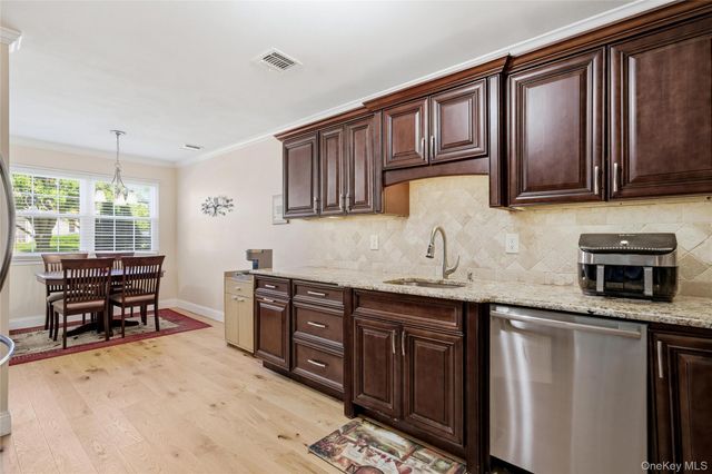 22 Indian Trace, Kings Park, NY 11754
