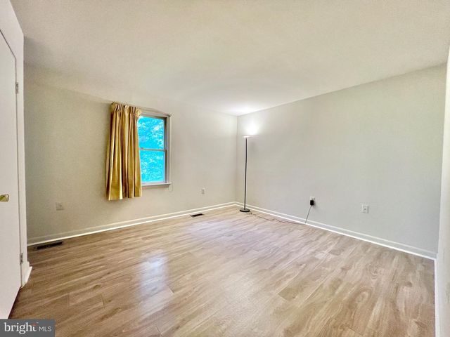 7819 LAKE DR, Manassas, VA 20111