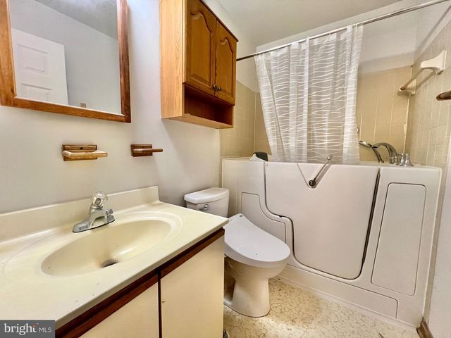 7819 LAKE DR, Manassas, VA 20111