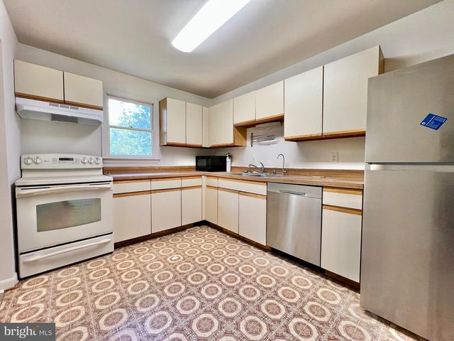 7819 LAKE DR, Manassas, VA 20111