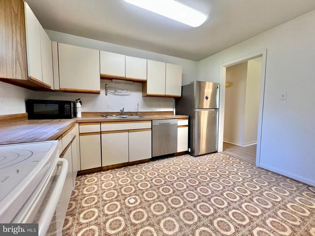 7819 LAKE DR, Manassas, VA 20111