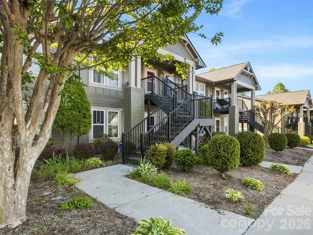 1704 Deermouse Way, Hendersonville, NC 28792